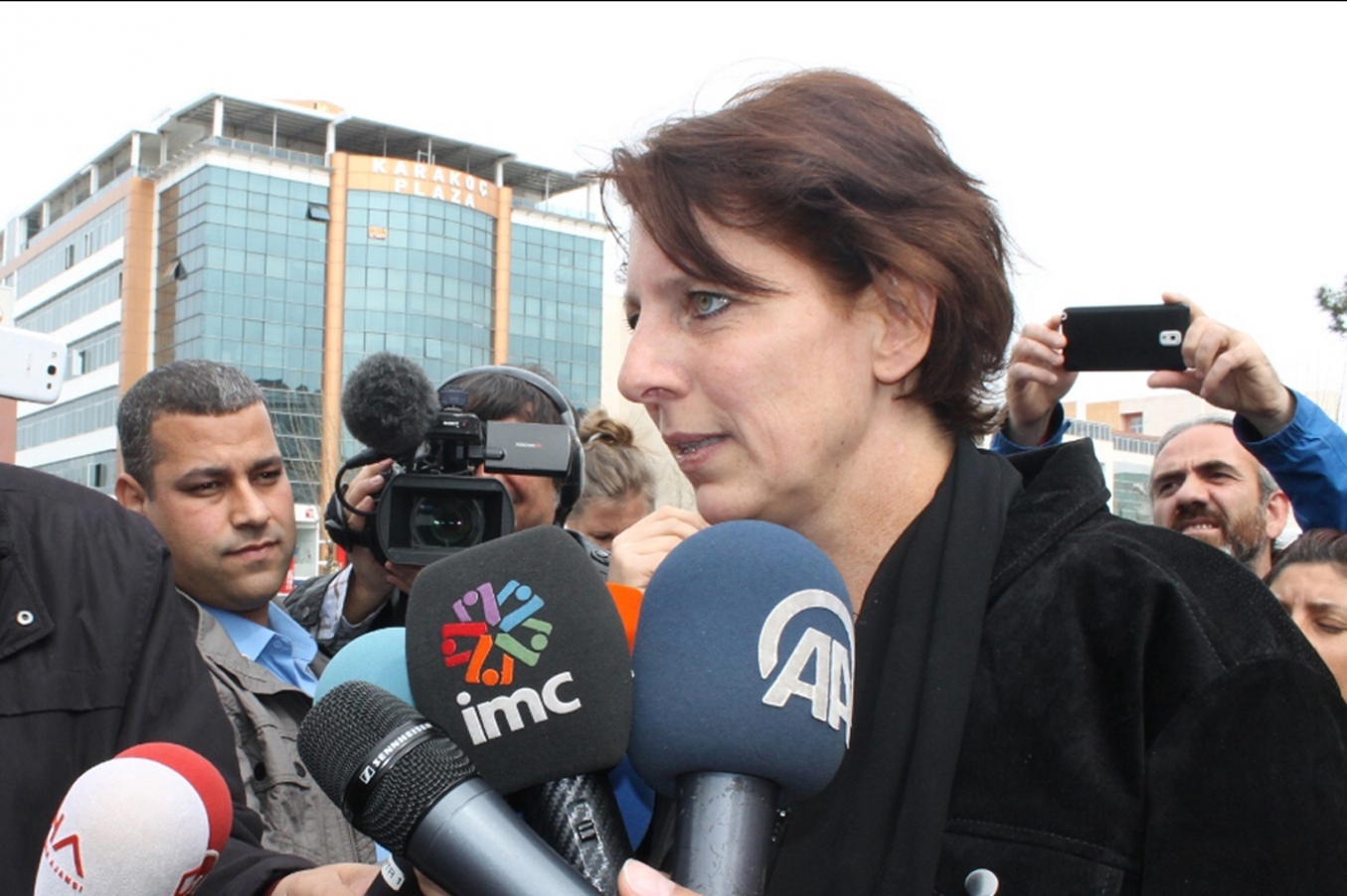 Hollandalı gazeteci Geerdink PKK'den gözaltına alındı Hollandalı gazeteci Geerdink PKK'den gözaltına alındı